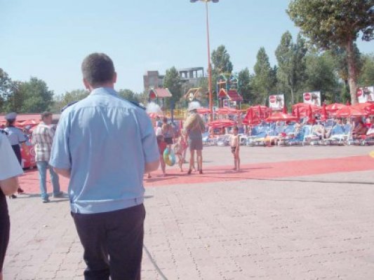 Poliţistul prins băut la datorie, trimis la Botoşani